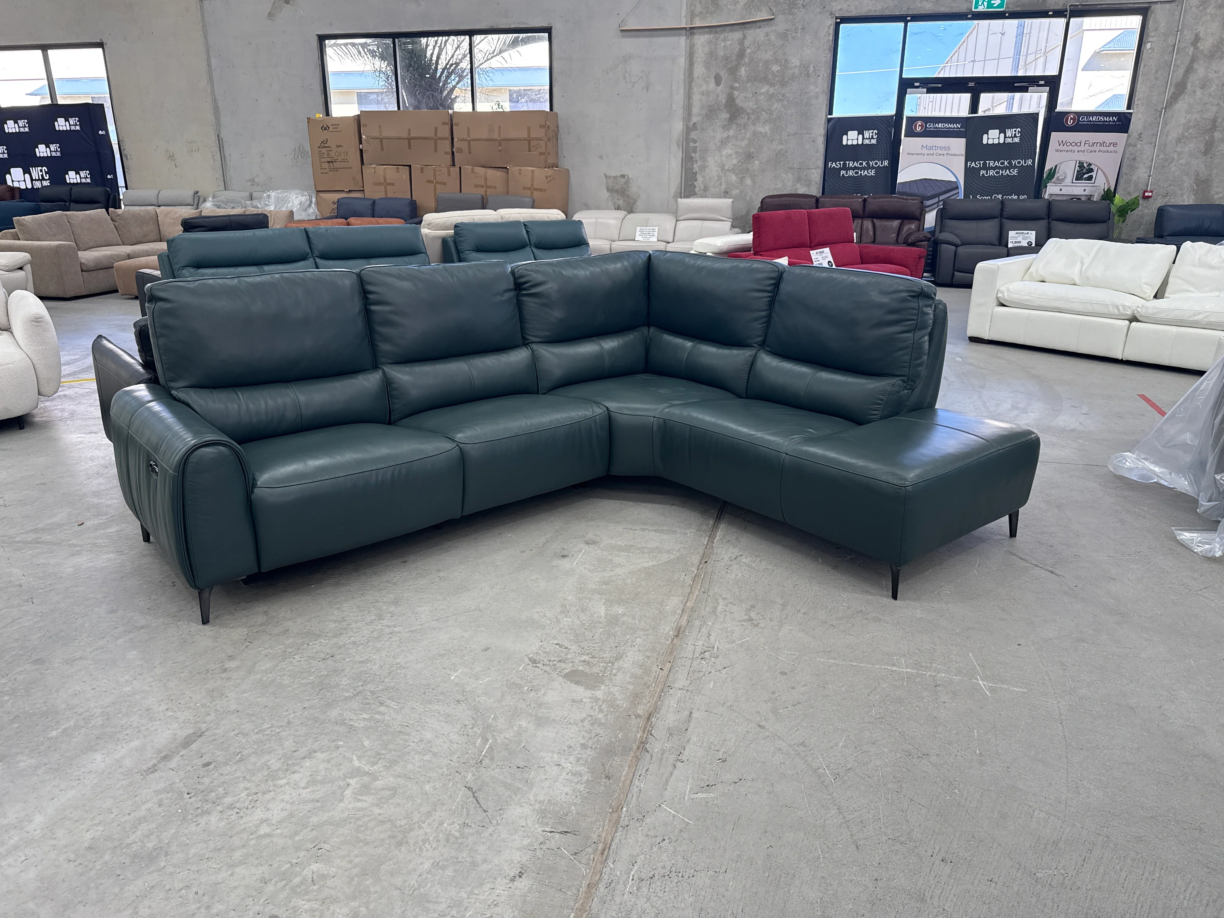 RS-12856 RHF Chaise Suite with Electric Recliner - Kelp Green - Floor Stock