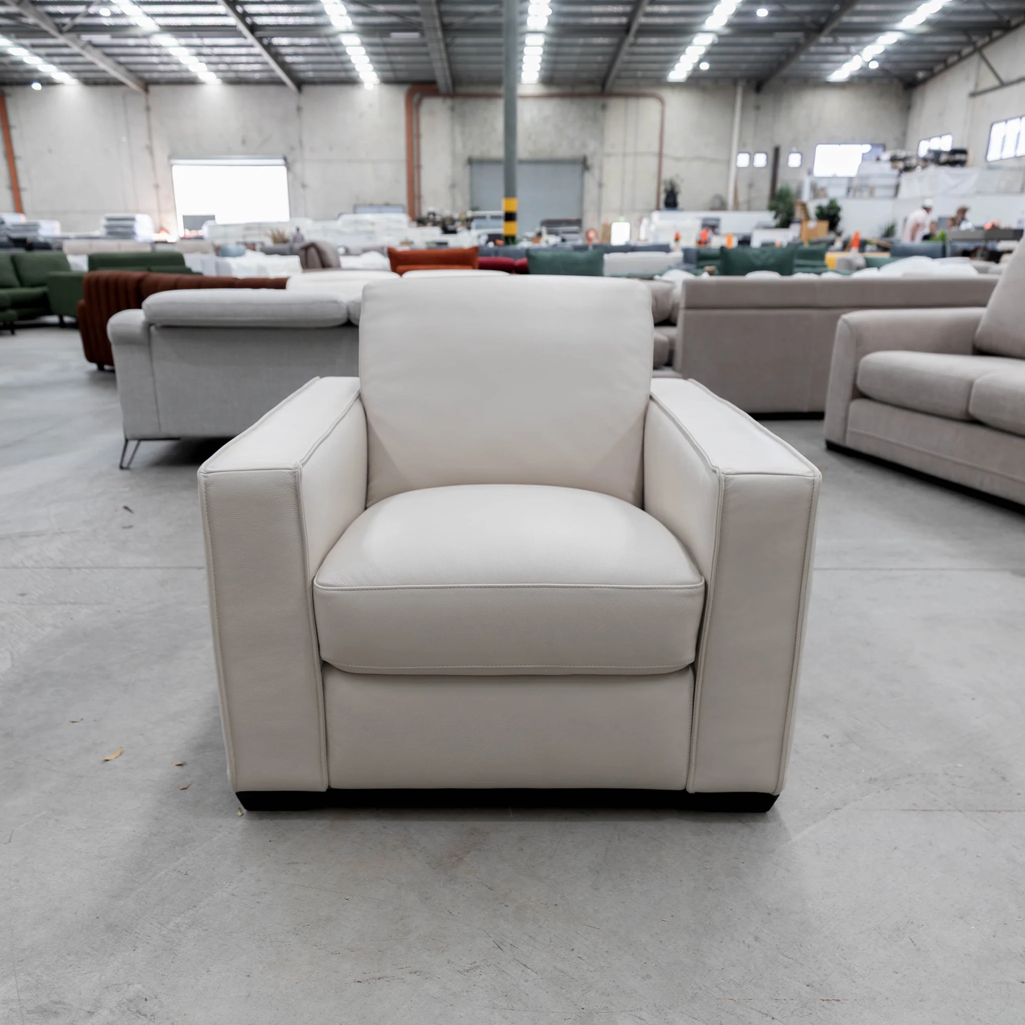 RS-13125 Single leather armchair - Beige - Floor Stock - Image 2